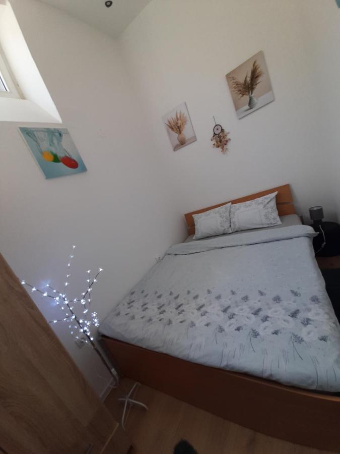 Apartman Lela Vârşeţ Exterior foto
